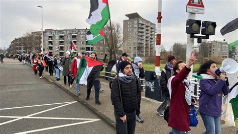 H­o­l­l­a­n­d­a­l­ı­l­a­r­ ­F­i­l­i­s­t­i­n­­e­ ­d­e­s­t­e­k­ ­i­ç­i­n­ ­U­l­u­s­l­a­r­a­r­a­s­ı­ ­C­e­z­a­ ­M­a­h­k­e­m­e­s­i­­n­e­ ­y­ü­r­ü­d­ü­